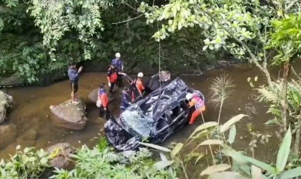 Toyota Avanza Terjun ke Sungai di Lubuk Bangku, Sopir dan Semua Penumpang Tewas
