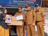 Wali Kota Padang Serahkan Bantuan Alat Produksi kepada 5 UMKM di Pauh