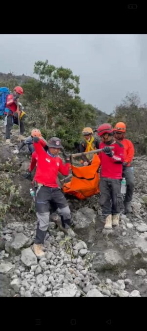 TRC PT Semen Padang Evakuasi Korban Erupsi Gunung Marapi