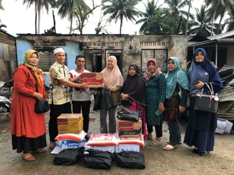 PT Semen Padang Salurkan Bantuan untuk Korban Kebakaran di Indarung