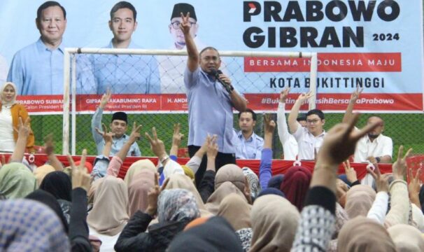 Kampanye di Depan Ribuan Orang di Bukittinggi, Andre Rosiade: Insya Allah Prabowo-Gibran Menang 55 Persen