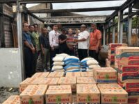 PT Semen Padang Berikan Bantuan Sembako kepada Korban Kebakaran di Pampangan Nan XX