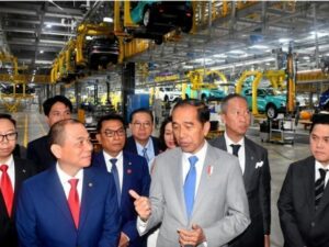 Jokowi Sambut Baik Rencana Investasi Produsen Otomotif Vietnam di Indonesia
