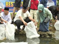 Serahkan 10 Ribu Bibit Nila, Gubernur Mahyeldi Nilai Luak Kapau Cocok Budi Daya Ikan Air Tawar