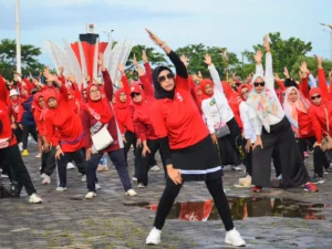 Senam Jantung Sehat Semarakkan Lapangan Apeksi Balai Kota Padang