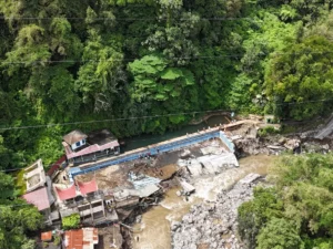 Tim Pemantau Udara UNP Dan APDI Sumbar Lacak Penyebab Banjir Bandang Dahsyat di Sungai Lembah Anai