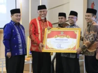 Gubernur Sumbar Mahyeldi Raih Berbagai Penghargaan Sepanjang 2024