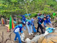 Pemko Padang Kerahkan Seluruh OPD untuk Bersihkan Pantai Padang