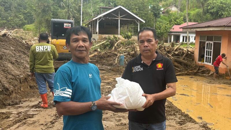 Andre Rosiade telah Kirim 1.500 Paket Sembako untuk Korban Banjir Bandang di Limapuluh Kota