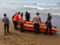 Pencarian Remaja Tenggelam di Pantai Pasir Jambak Masih Berlangsung