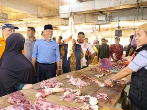 Blusukan ke Pasar Padang Panjang, Mahyeldi Terima Keluhan Pedagang Soal Daging Impor