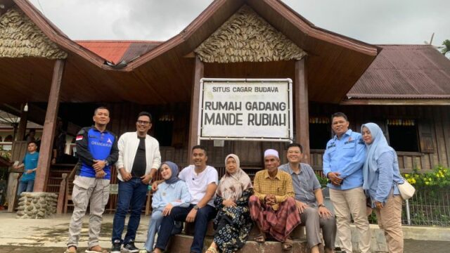 Vasko Ruseimy Kunjungi Rumah Gadang Mande Rubiah di Lunang Pesisir Selatan